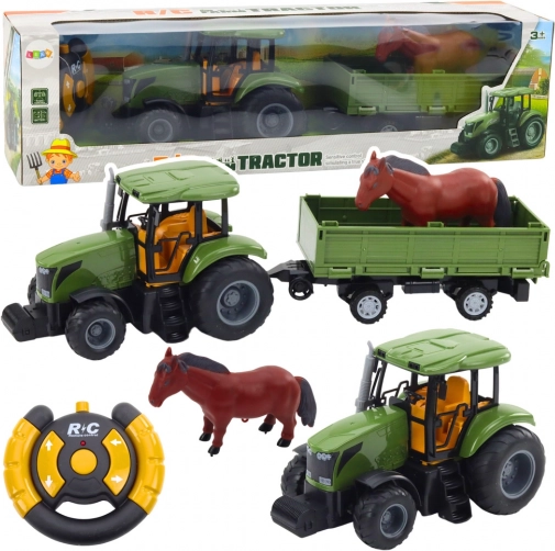 Grøn traktor med trailer og hest med fjernbetjening