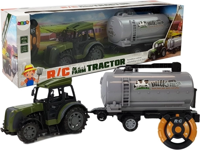 Grøn RC-traktor med mælketanktrailer 2.4G