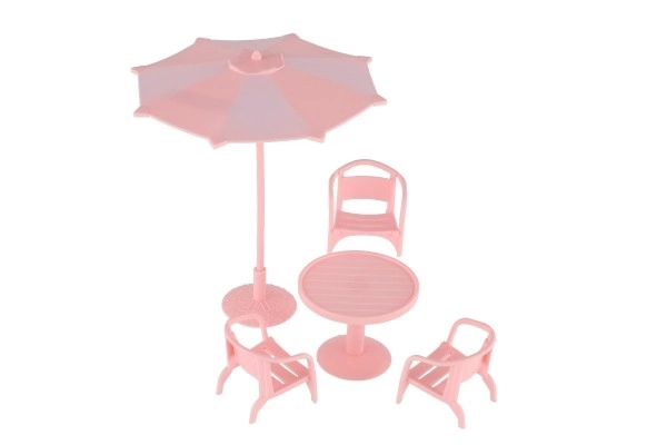 Dukkemøbler/bord og stole med parasol plast 3 farver på kort 18x25x5cm