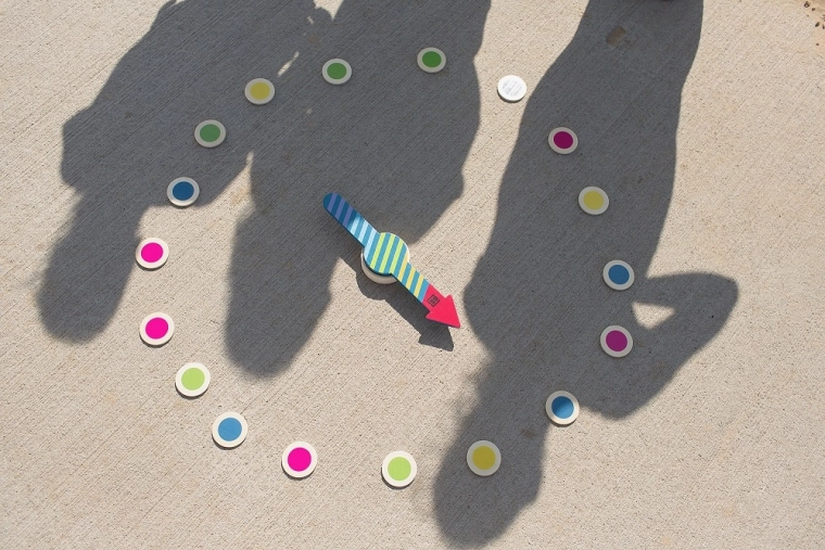 Dobbeltsidede jetoner: farver og tal i ét spil