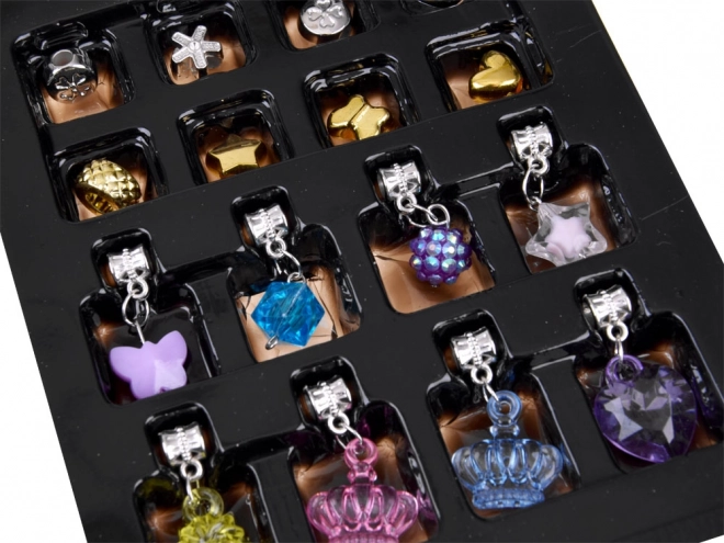 Sæt til fremstilling af armbånd med vedhæng og perler