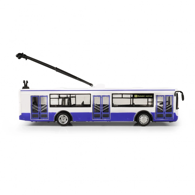 Trolleybus der annoncerer stoppesteder på tjekkisk 28 cm blå