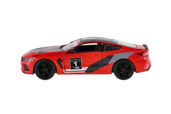 Auto Kinsmart BMW M8 Competition Coupé 1:38 metal/plast 12,5cm 4 farver med træk til tilbagegående 12 stk i kassen