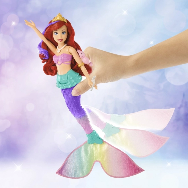 MATTEL Disney Prinsesse dukke Ariel lille havfrue svømmer, skifter farve