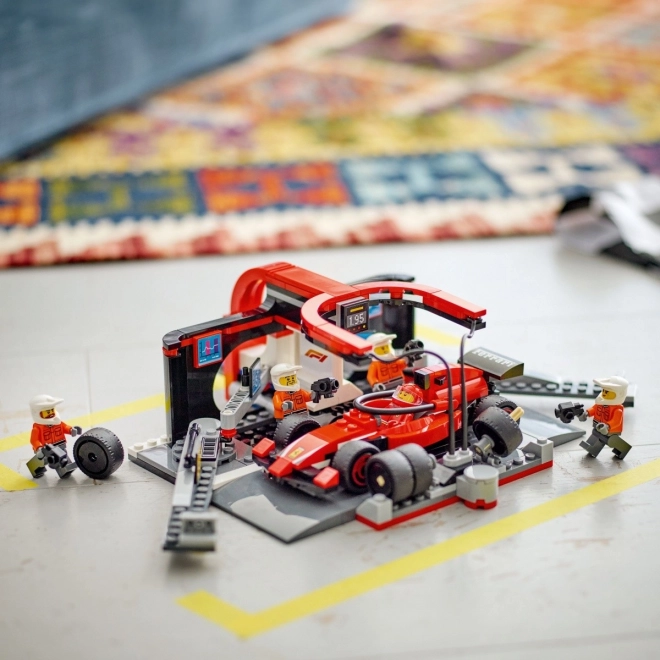 LEGO City 60443 Pitstop i boksene F1 med mekanikere og Ferrari-bil