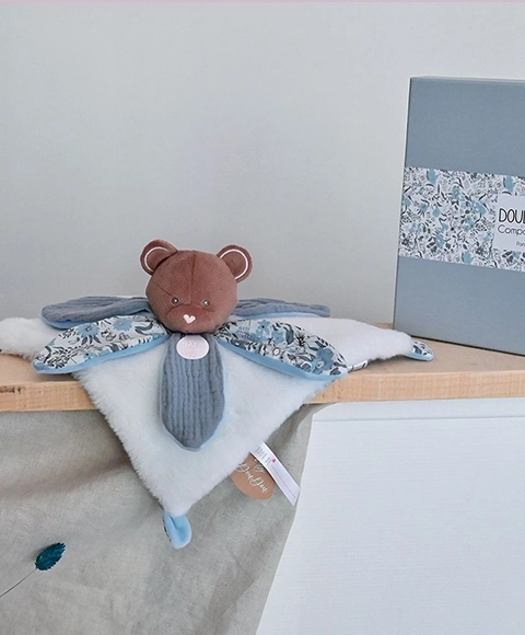 Doudou Gavesæt - plysbjørn sovebamse
