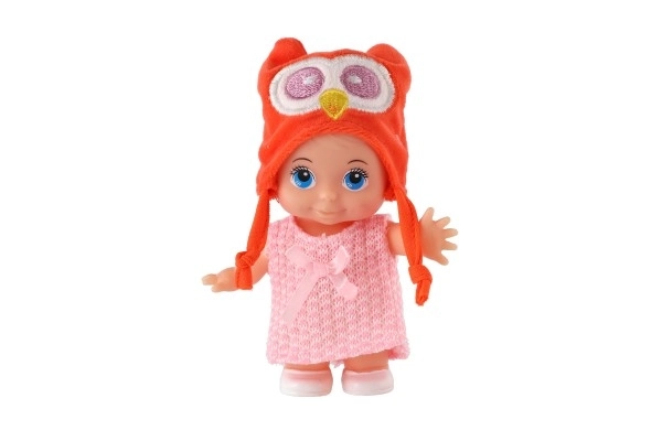 Dukke/baby med hue plastik fast krop 15cm 4 slags i æske 9x16x6cm