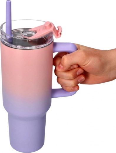 Praktisk låg med sugerør og lås