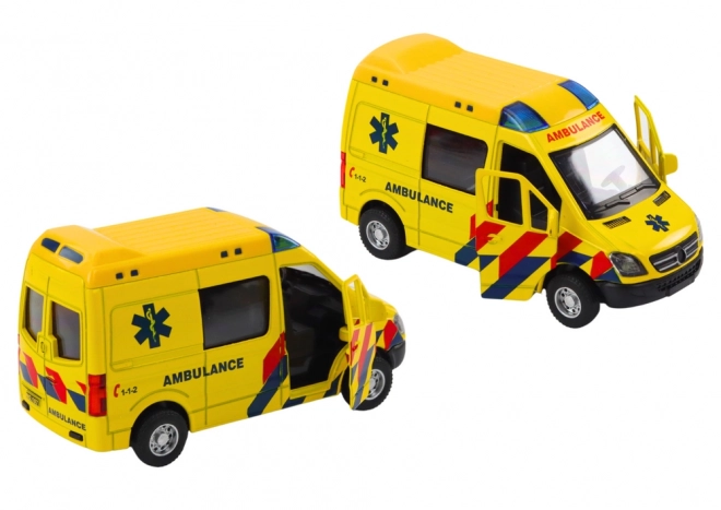Ambulance model 1:32 med åbne døre, lys- og lydeffekter - gul