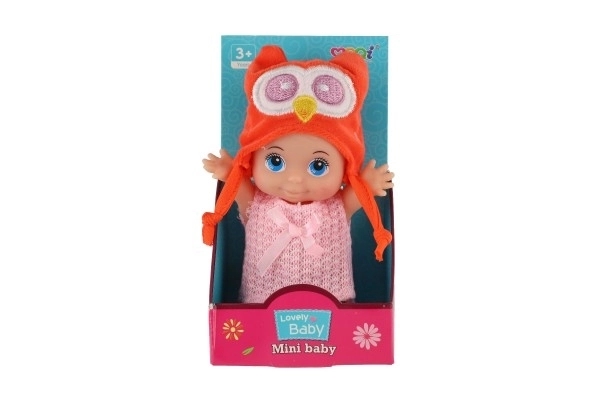 Dukke/baby med hue plastik fast krop 15cm 4 slags i æske 9x16x6cm