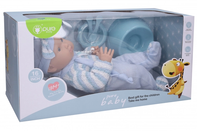 Baby i blå sparkedragt 40 cm