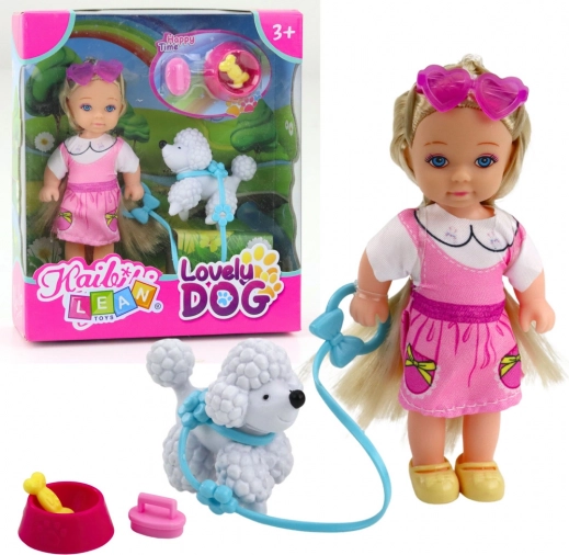 Mini-dukke med hund i snor og skål med ben