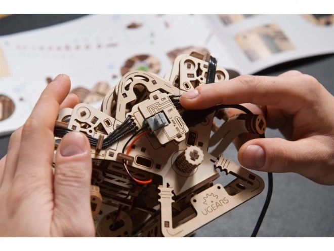 Ugears 3D træpuslespil motor V8