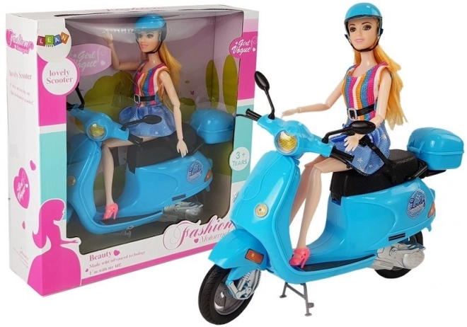 Dukke på pink scooter med hjelm, langt hår