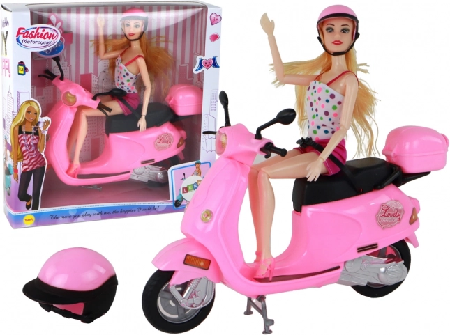 Sæt med dukke på pink scooter med bevægelige led