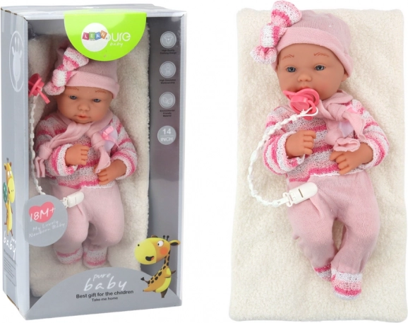Babydukke lyserød med strikket cardigan i striber, hue, halstørklæde og tilbehør 35 cm