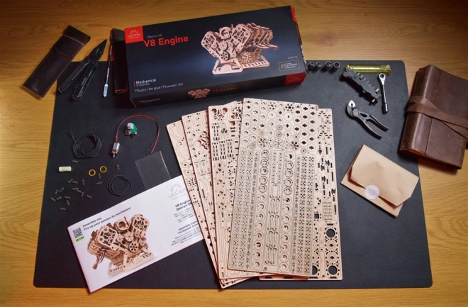 Ugears 3D træpuslespil motor V8