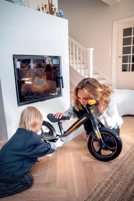 Balancerende cykel MoMi Mizo sort