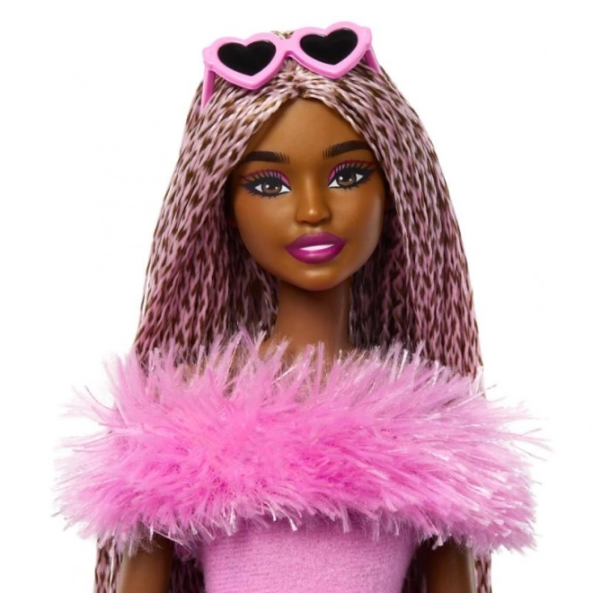 Barbie model i buksedragt