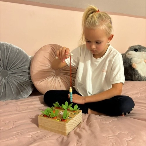 Trælegetøj Montessori 2i1 - Gulerodshave til børn