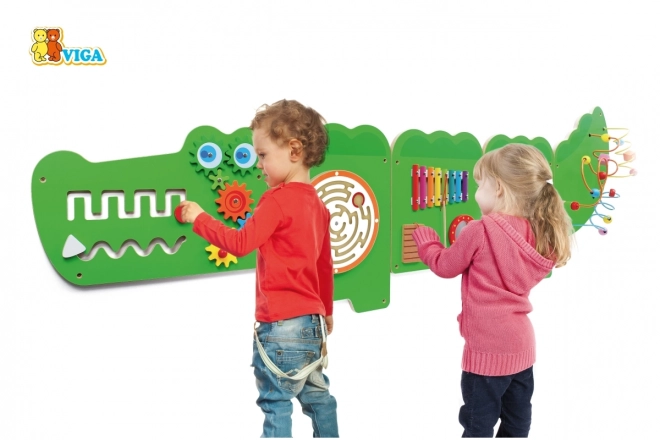 Trævægmonteret montessoripanel - krokodille