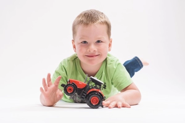 Rød Zetor traktor med inerti og lys- & lydeffekter
