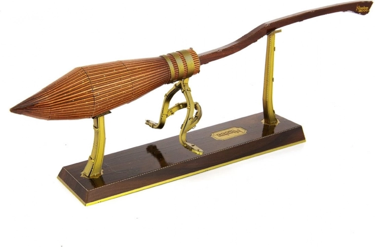 Realistisk metalreplika af Nimbus 2000