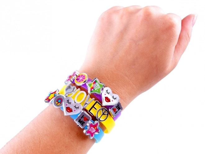 Kreativt sæt til armbånd med bogstaver