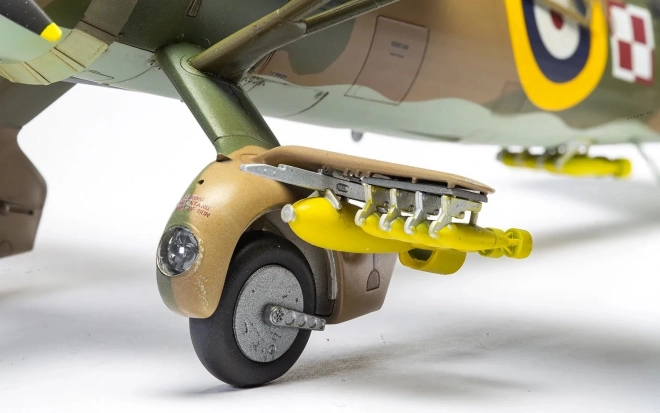 Model af flyvemaskine Westland Lysander Mk.I/Mk.III 1/48