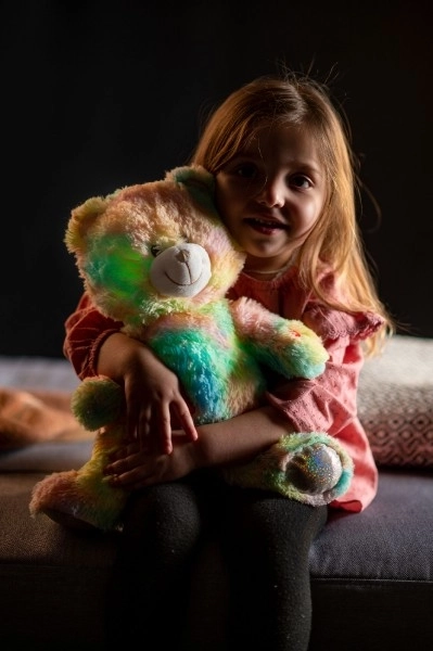 Drømmeren regnbuebamse plus 40 cm med batterier med lys og lyd i pose