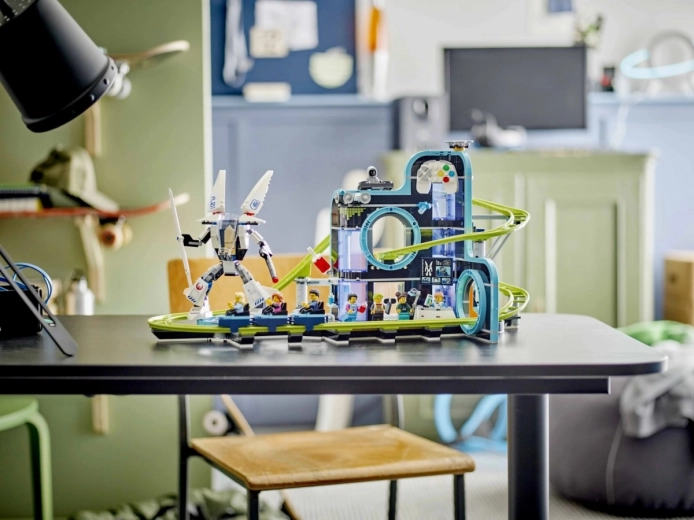 Rutsjebane med futuristisk, robotinspireret tema