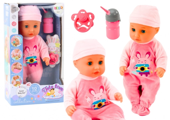 Babydukke med lyserødt tøj og lydeffekter
