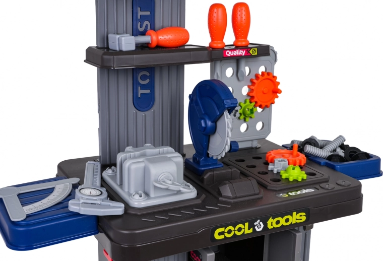 Realistisk værksted med værktøj