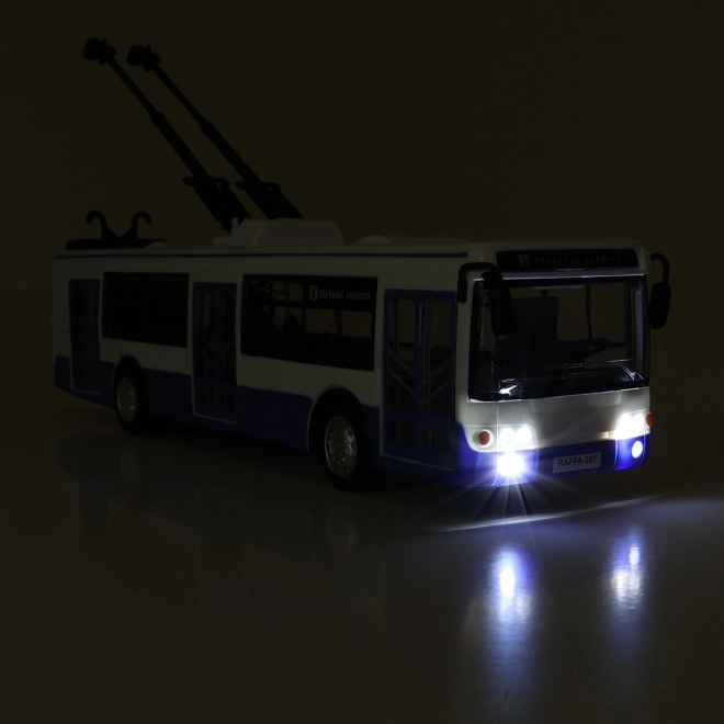 Trolleybus der annoncerer stoppesteder på tjekkisk 28 cm blå