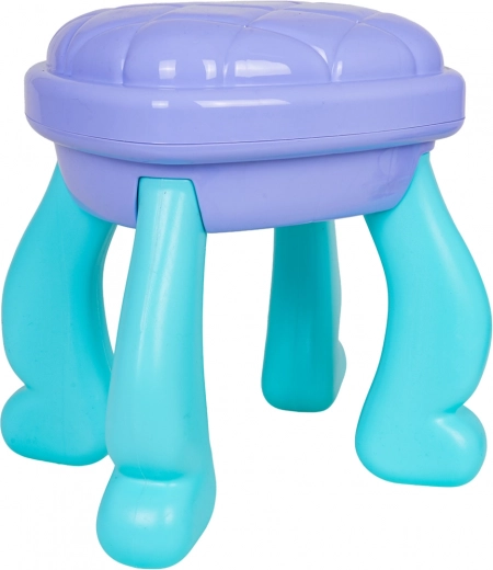 Praktiske opbevaringspladser og stabil skammel