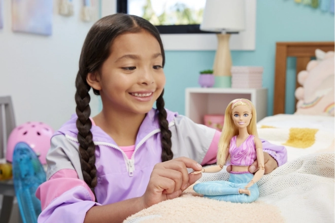 Barbie i bevægelse - Blondine med blå leggings HRH27