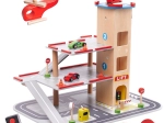 Træ parkeringshus med flere niveauer