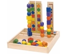 Træperler på pinde til gentagelse af sekvenser