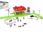 Sæt hjemmegård med dyr og traktor