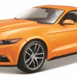 Samlermodel Ford Mustang GT 2015 i orange farve 1:24
