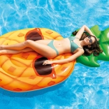 Oppustelig madras formet som en ananas