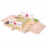 Træjernbanekrydsning med porte til træbaner