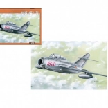 Plastmodel af fly MiG-15 UTI 1:72