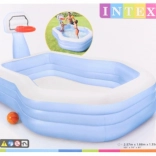 oppusteligt legeområde med basketballkurv