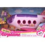 Modet fly til dukker med tilbehør