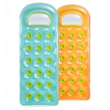 Oppustelig madras med vindue til vand