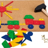 Goki korktavle i træ med søm og hammer