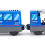 Personligt tog med lokomotivfører og passagerer på batterier