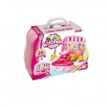 Køkkensæt i kuffert formet som en lille bil til små kokke