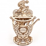 Træmekanisk 3D-puslespil UGEARS Cyklist – pokal med bevægeligt mekanisme